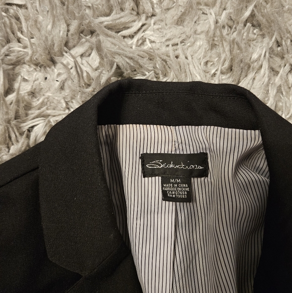 🖤GONE🖤Black blazer - Picture 2 of 6